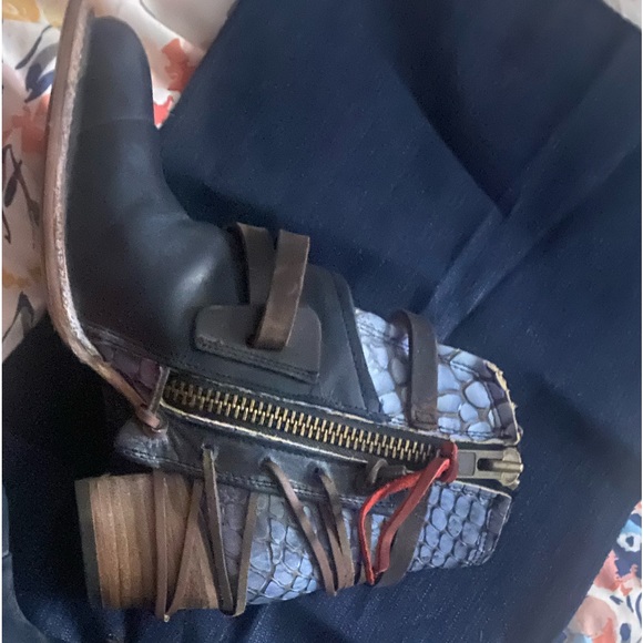 Freebird by Steven Shoes - Freebird “Most Wanted” turquoise booties!